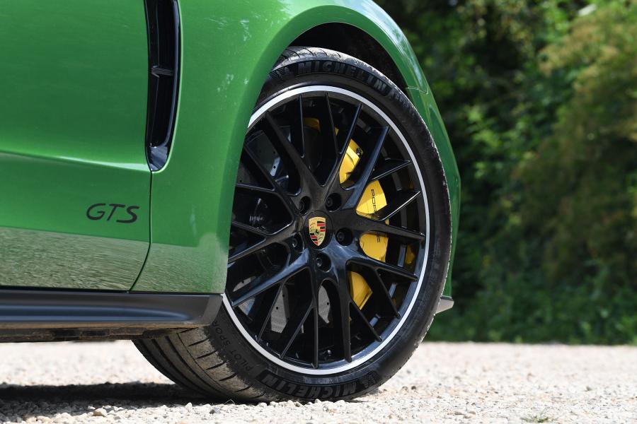 Колеса Porsche Panamera GTS 2019 года  (UK) (фото 13 из 17)